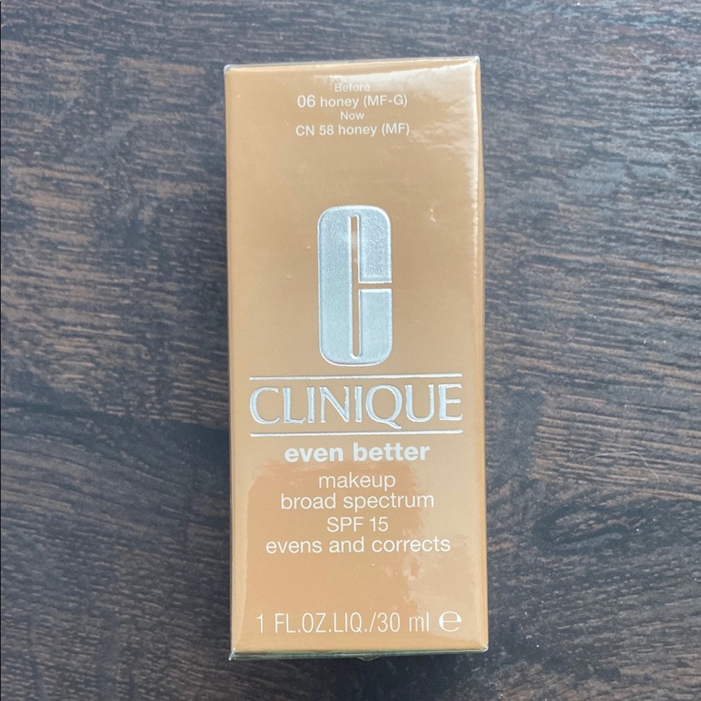 Clinique Even Better Foundation - Honey